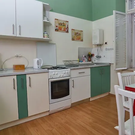 Julie's Centre Дубровник