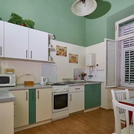 Julie's Centre Apartment *